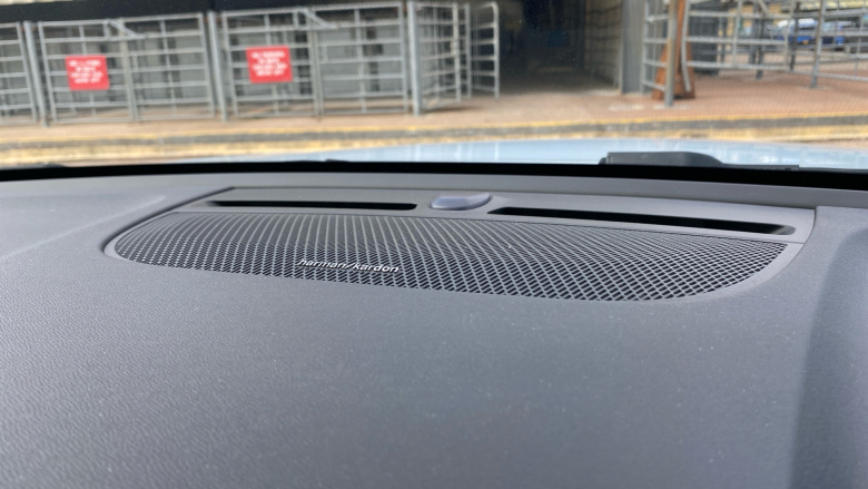 Volvo XC40 2.0 B4P Ultra Dark 5dr Auto Petrol Estate